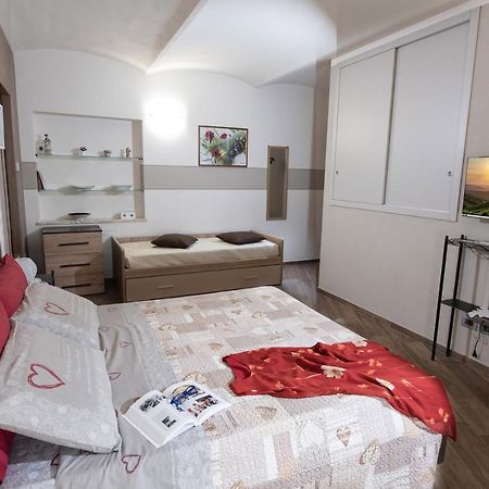 Apartamento Il Cortiletto Verduno Exterior foto